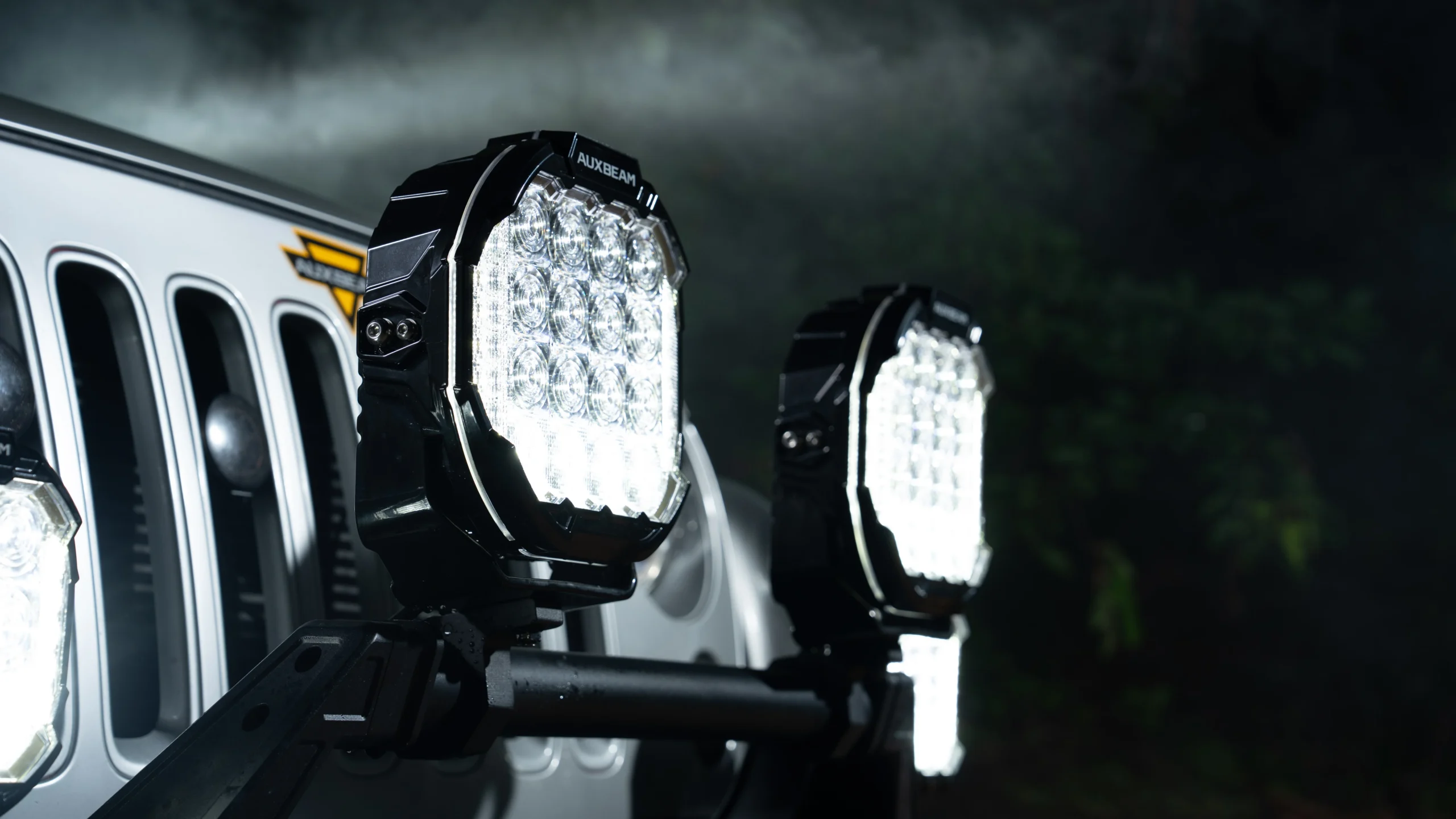 Auxbeam 9" kastarar MASTER-T Series Combo Beam with Dynamic Start-Up Amber Backlight - Image 4